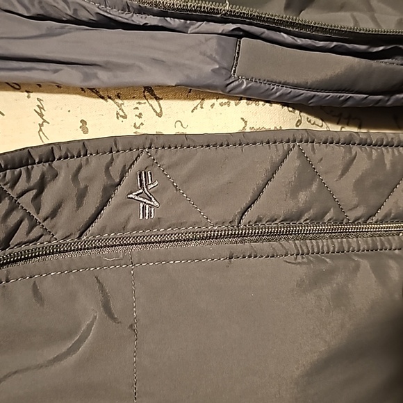UNISEX gray puffer coat....size XL... LIKE NEW!! ALPHA INDUSTRIES. - Picture 2 of 8